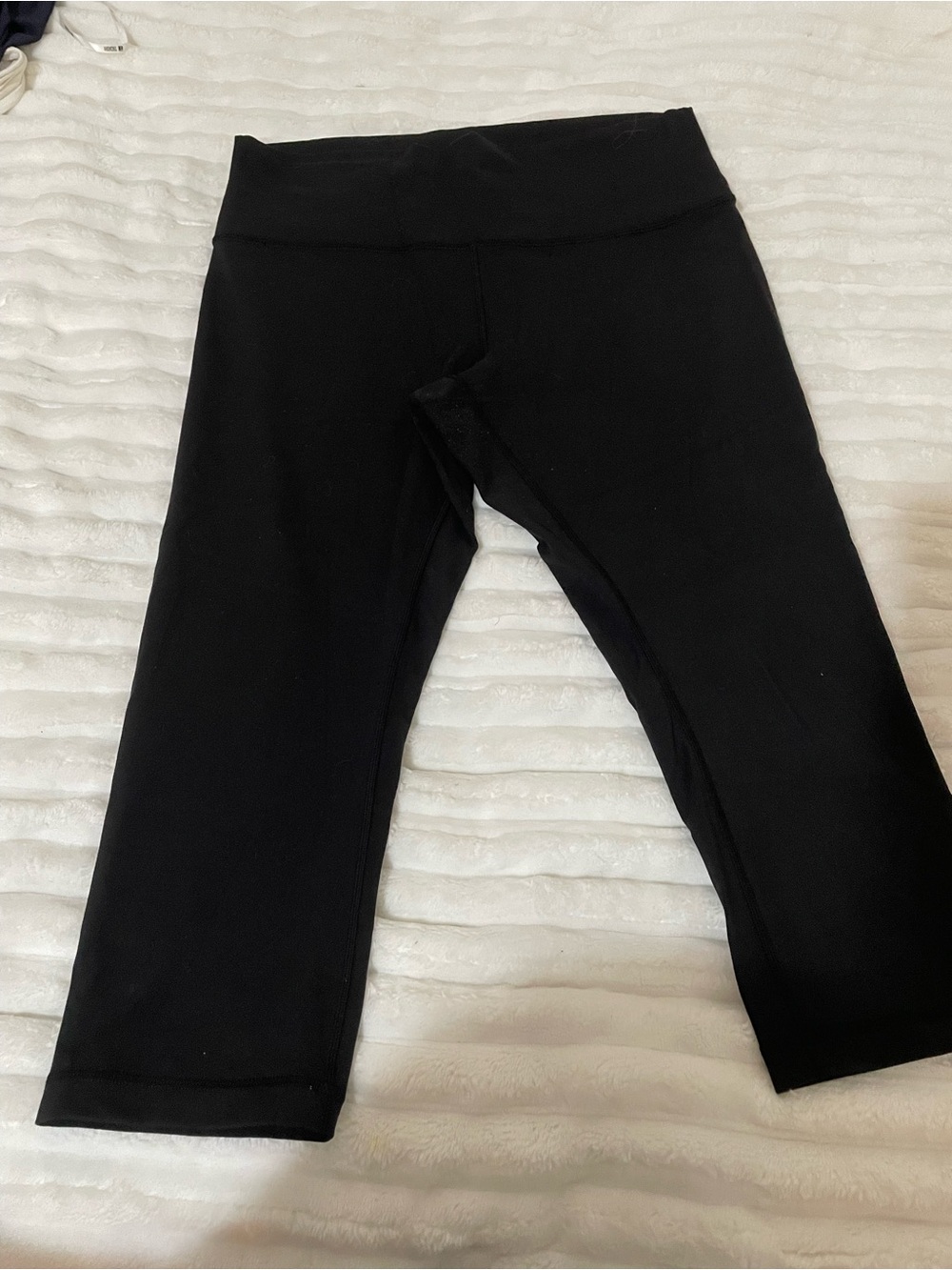 lululemon athletica women’s Black Capri Leggings - Picture 3 of 12